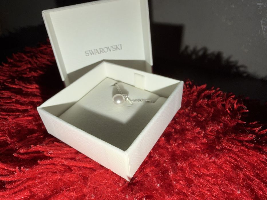 Vând 3 coliere Swarovski originale