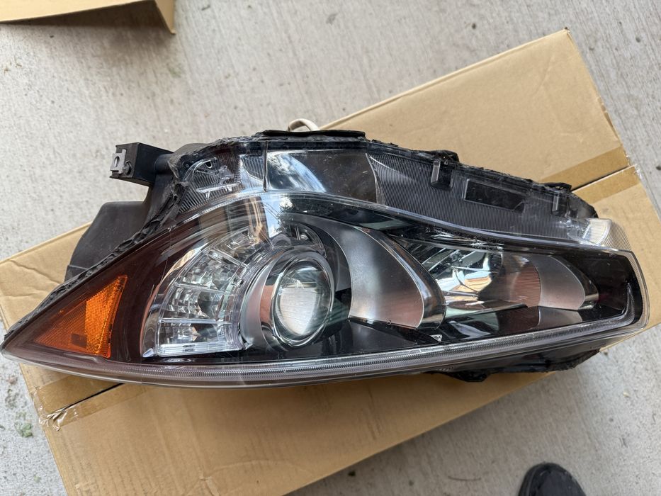 Infiniti Q50 ляв фар не адаптивен USА версия