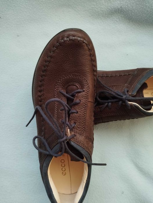 Обувки Ecco и Clarks номер 39-40.