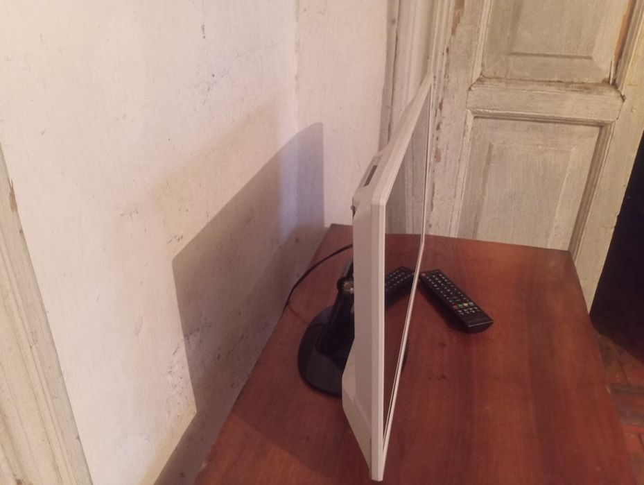 Продам телевизор Daewoo , диагональ 60 см .