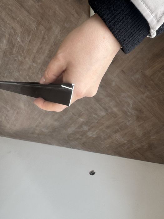 Продам плинтус L образный  черный