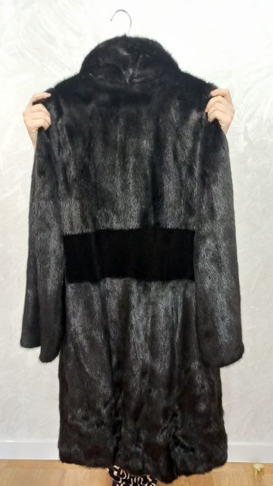 Продаётся норковая шуба!