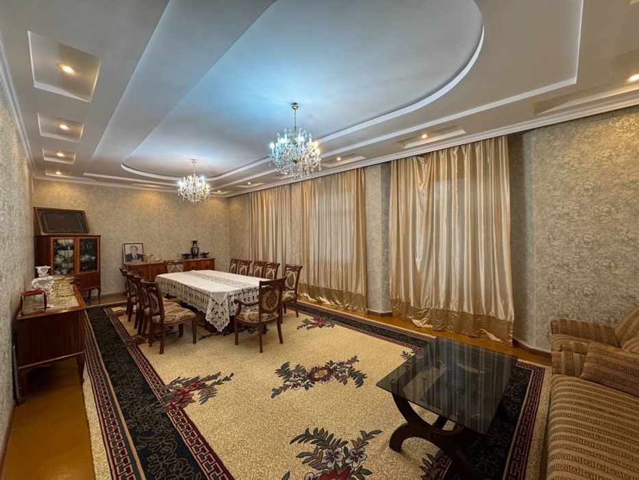 продается участок 2 этажный дом