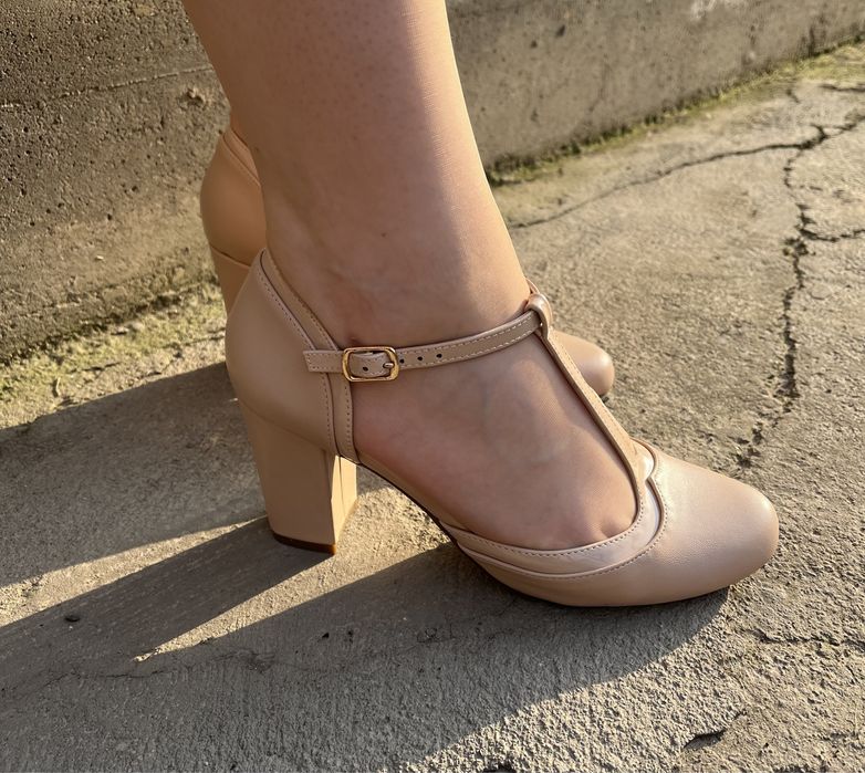 Продам бежевые туфли