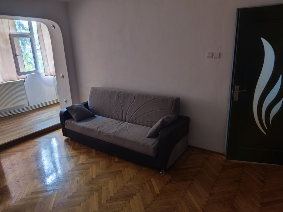 Închiriez apartament
