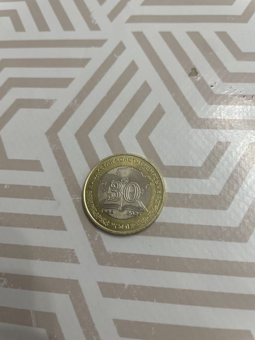 Монета наминалом 100тг