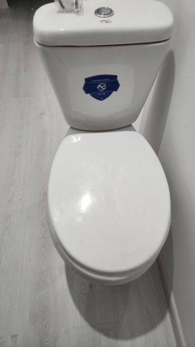 Yangi ishlatilmagan unitaz, rakvina, vanna