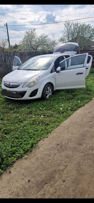 Vând Opel Corsa,an 2011 -motor defect