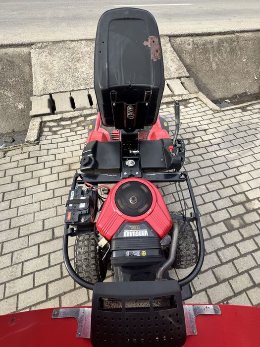 Tractoraș Tractor de tuns iarba gazon Husqarna 4x4