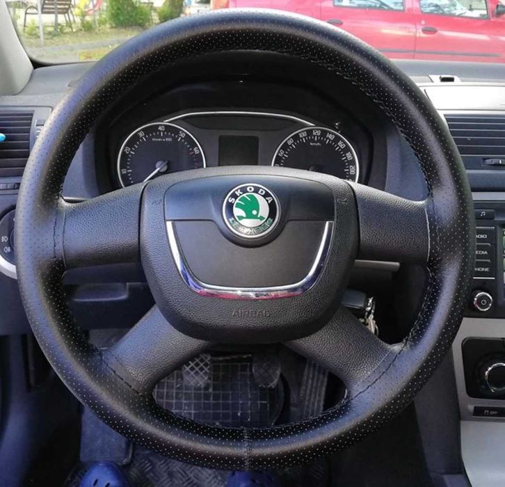 Husa volan piele naturala neagra si cusatura rosie d=37/38cm