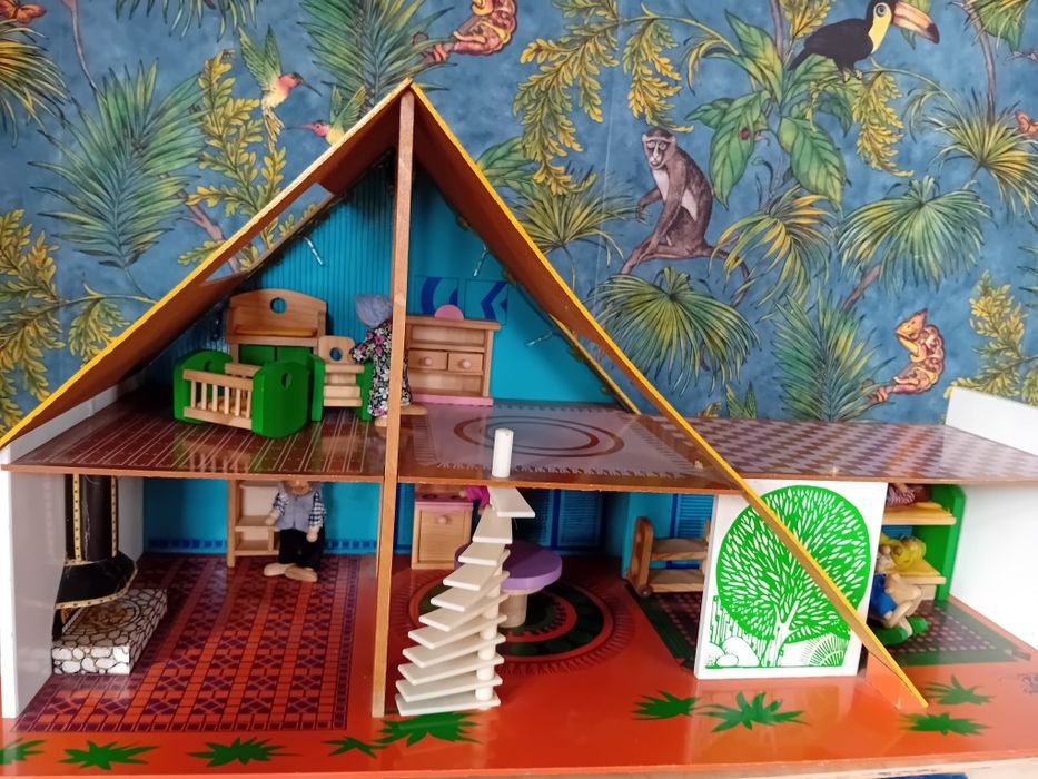 Детска къщичка за кукли. Ретро