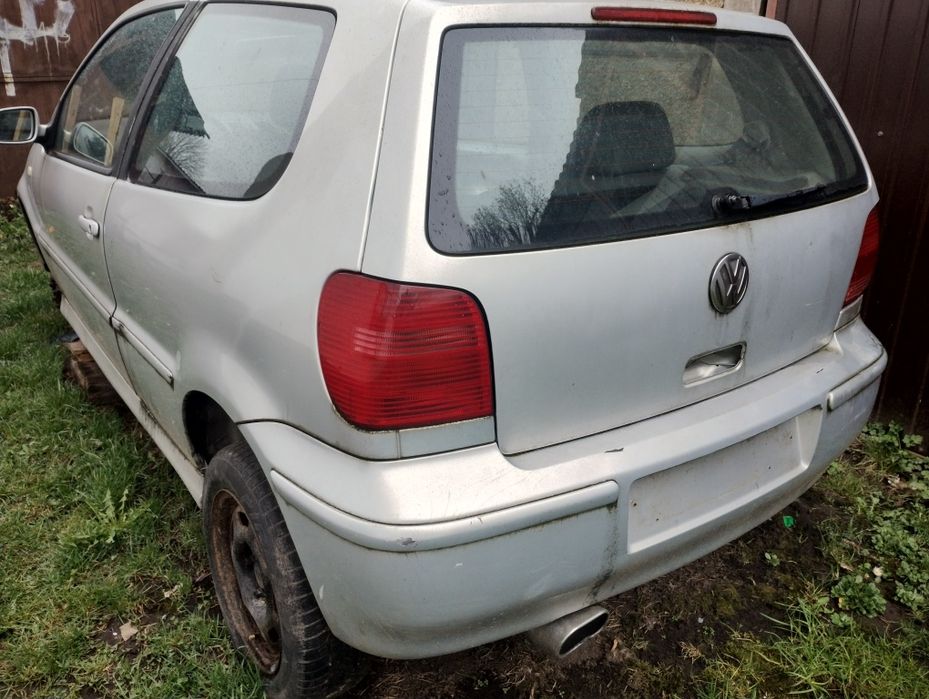 VW polo piese- parbriz etc.