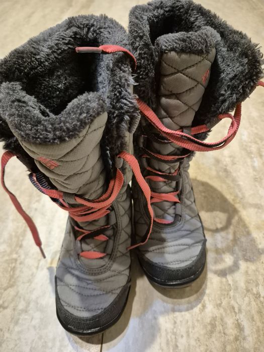 Vând cismulite Columbia mărimea 32