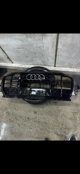 Audi Q8 предна маска ОЕ