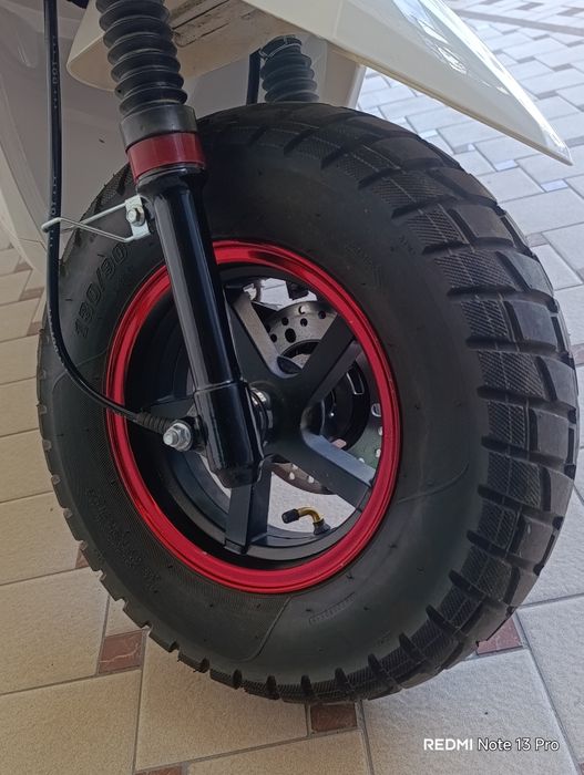 Skuter benzin mator sotiladi