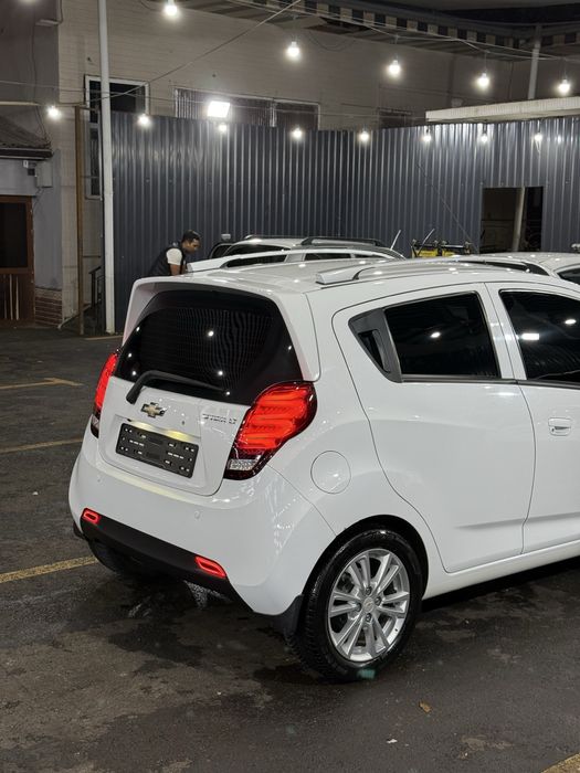 Qarab yurilgan moshina