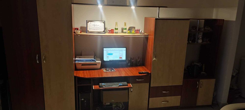 MOBILA DE TINERET, birou incorporat si spoturi