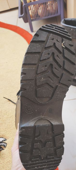 Bocanci din piele naturala cusuti