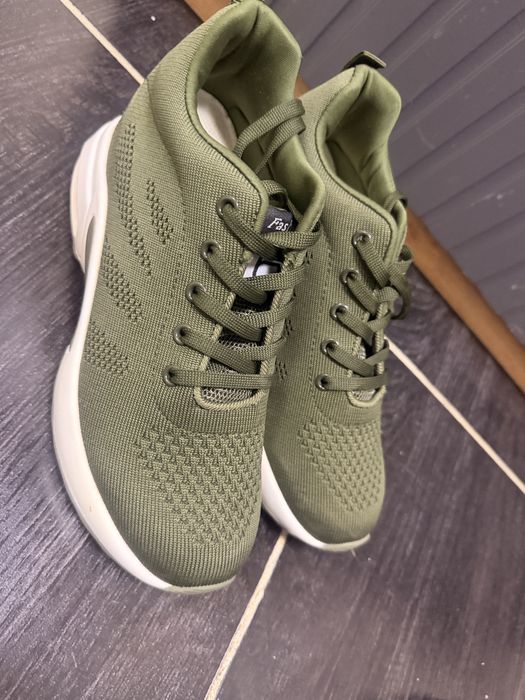 Красовки бу 1500 тенге