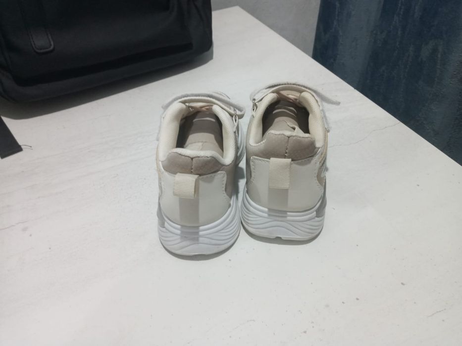 Продам детскую обувь