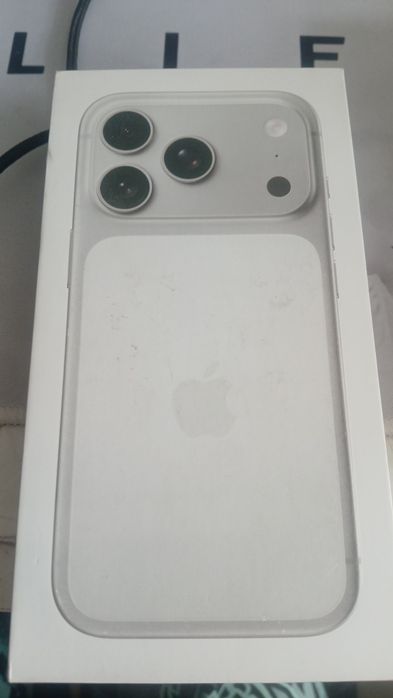 Продам Iphone 17pro 256