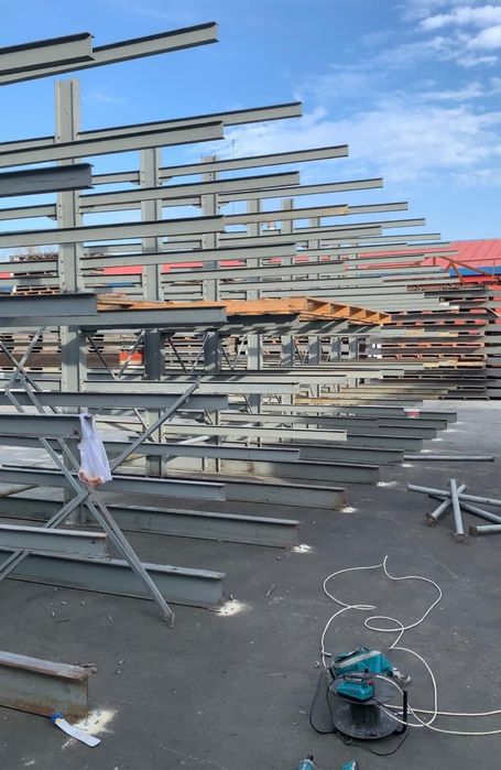 Rafturi metalice cantilever