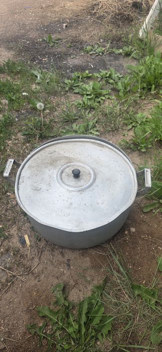 Алюминиевая кастрюля