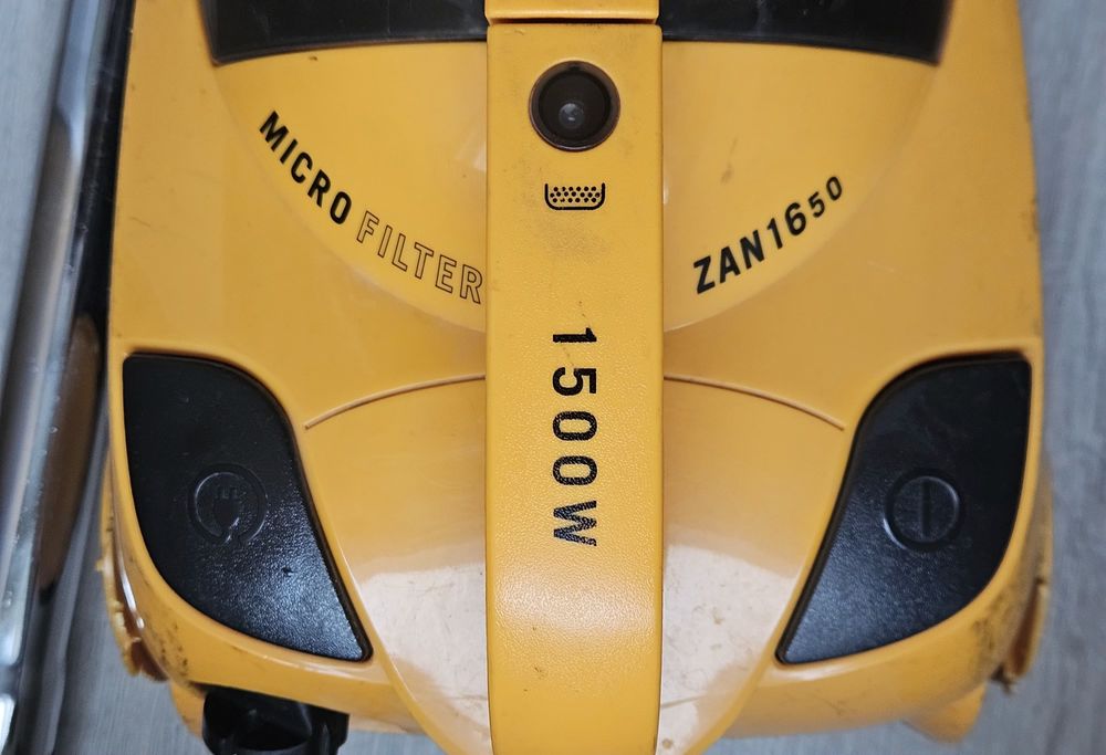 Прахосмукачка Zanussi ZAN1650 1500W - работи отлично