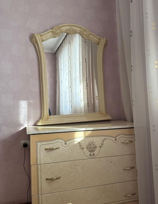 Срочно продаётся спальный гарнитур.