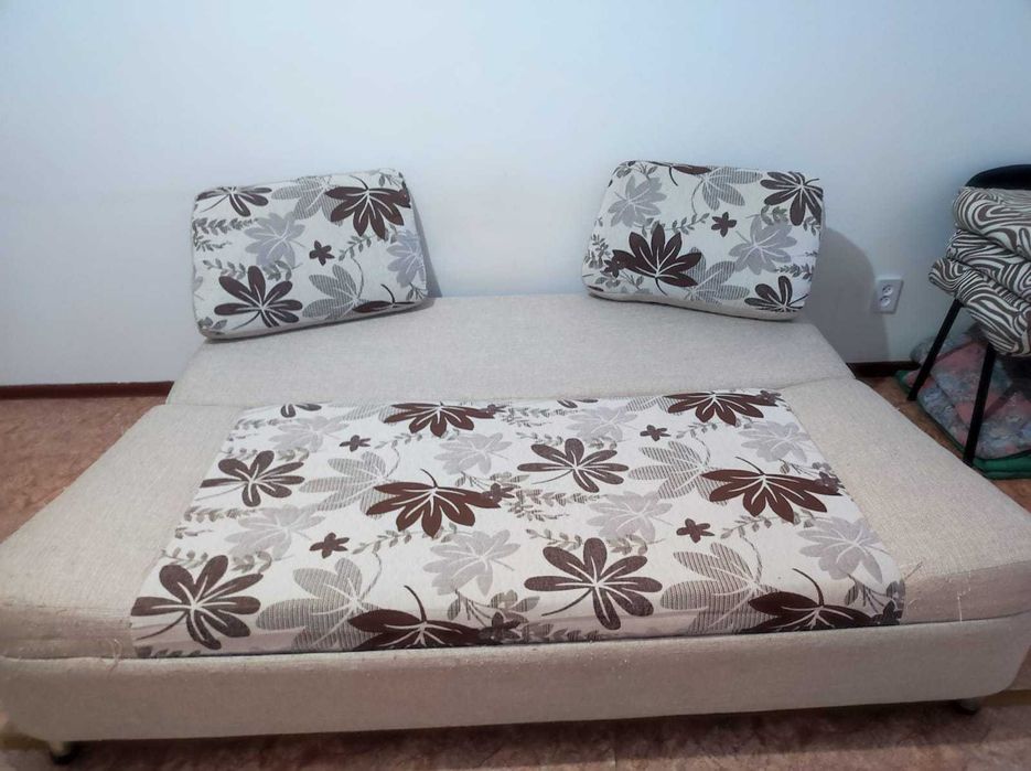 Диван б/у с подушками в комплекте