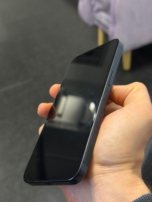 iPhone 15 Pro Max заключен iCloud