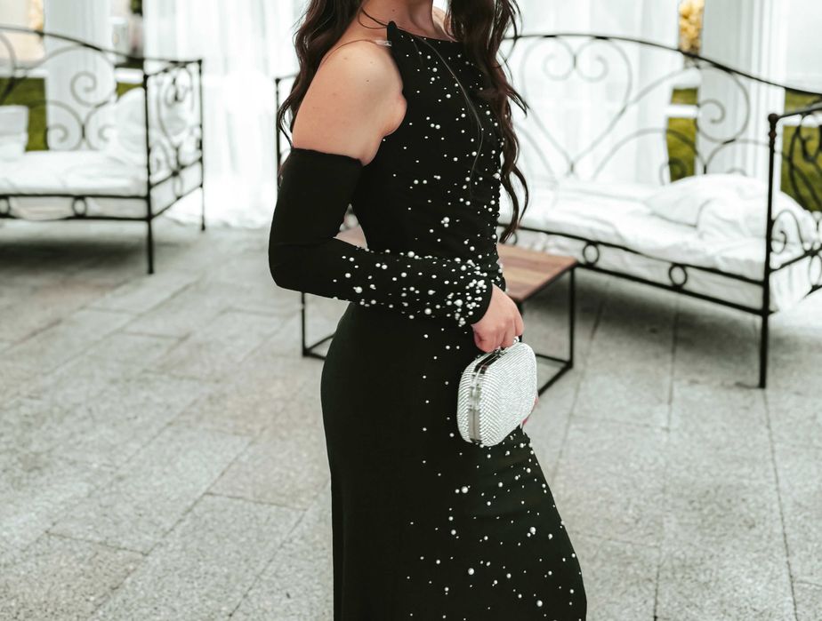 Rochie eleganta neagra cu perle si blanita