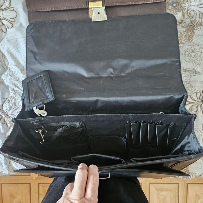 Портфель новый черный