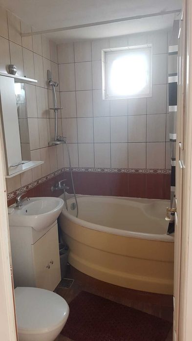 Inchiriez apartament 3 camere zona M. Viteazu X N. Iorga
