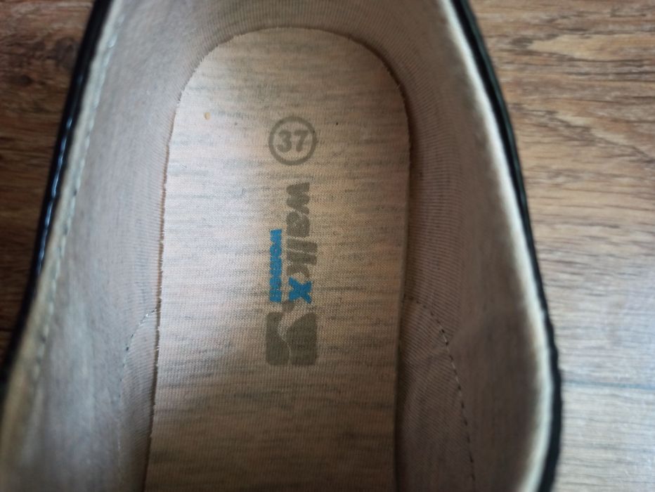 Ботинки 37 р.  новые