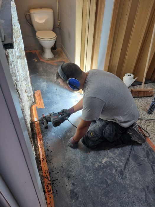 Прекъсване на капилярна влага и премахване на соли по стената.