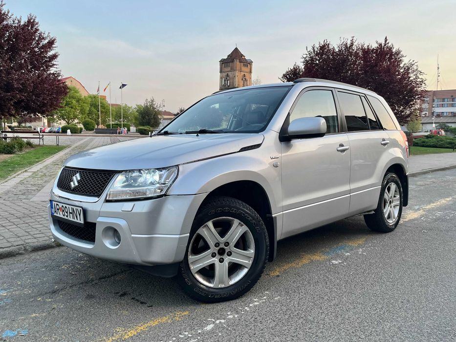 Suzuki Grand Vitara 1.9 Diesel 4x4 - Fără accidente - 4 uși - Trapă - Piele - SUV Offroad