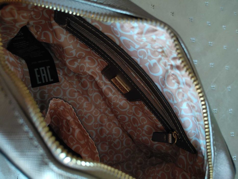 Оригинална чанта Guess