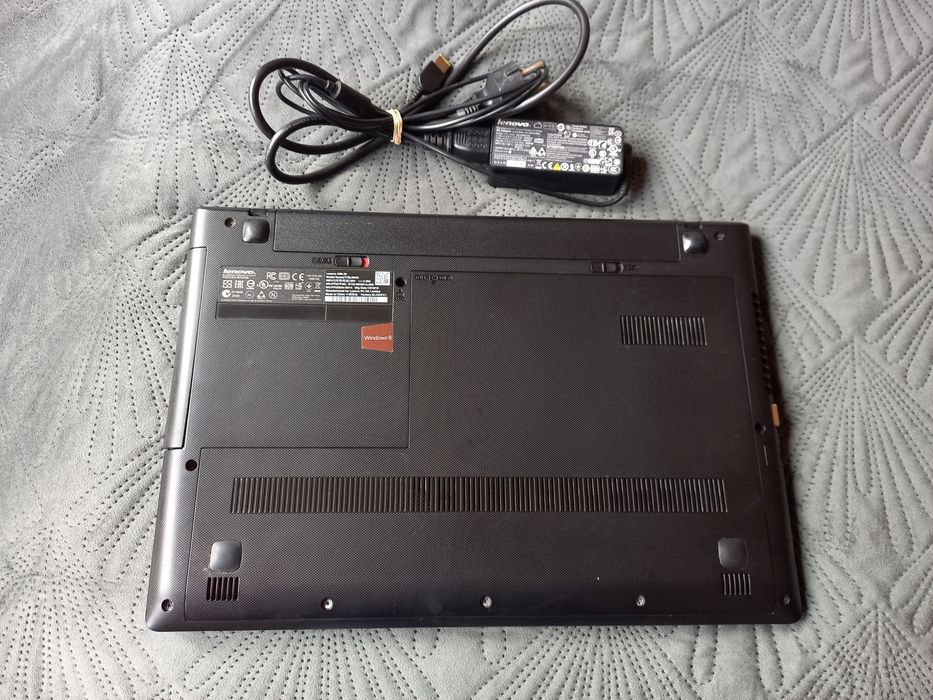 Лаптоп Lenovo IdeaPad G50-30 с 4-ядрен процесор и Windows 11 Pro