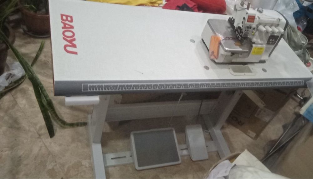 Срочно продается    Оверлок Baoyu GT -700