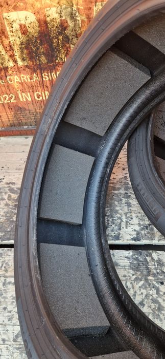 2 Anvelope Pirelli 255 40 R20 de vara . Dot 2023