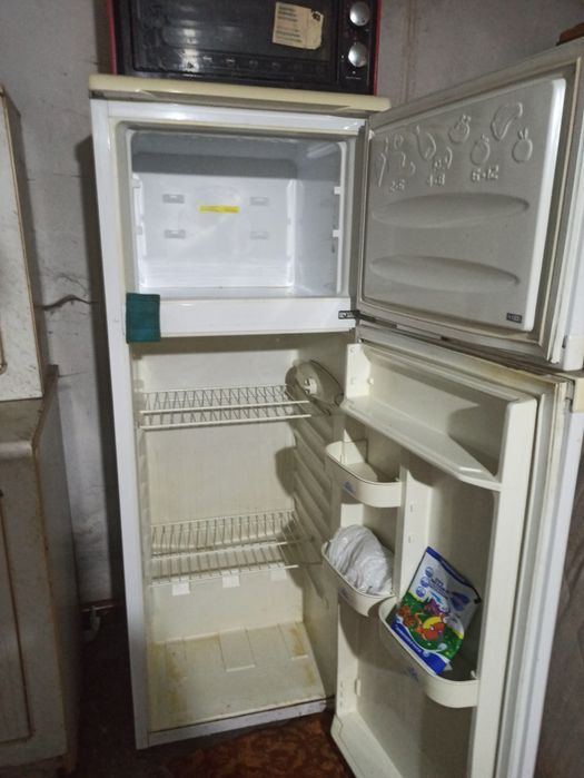 Продам Холодильник indesit и Neko оба рабочие