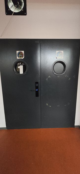 Lacatus usi NON STOP Montaj YALE smart deblocari usi metalice  Montaj