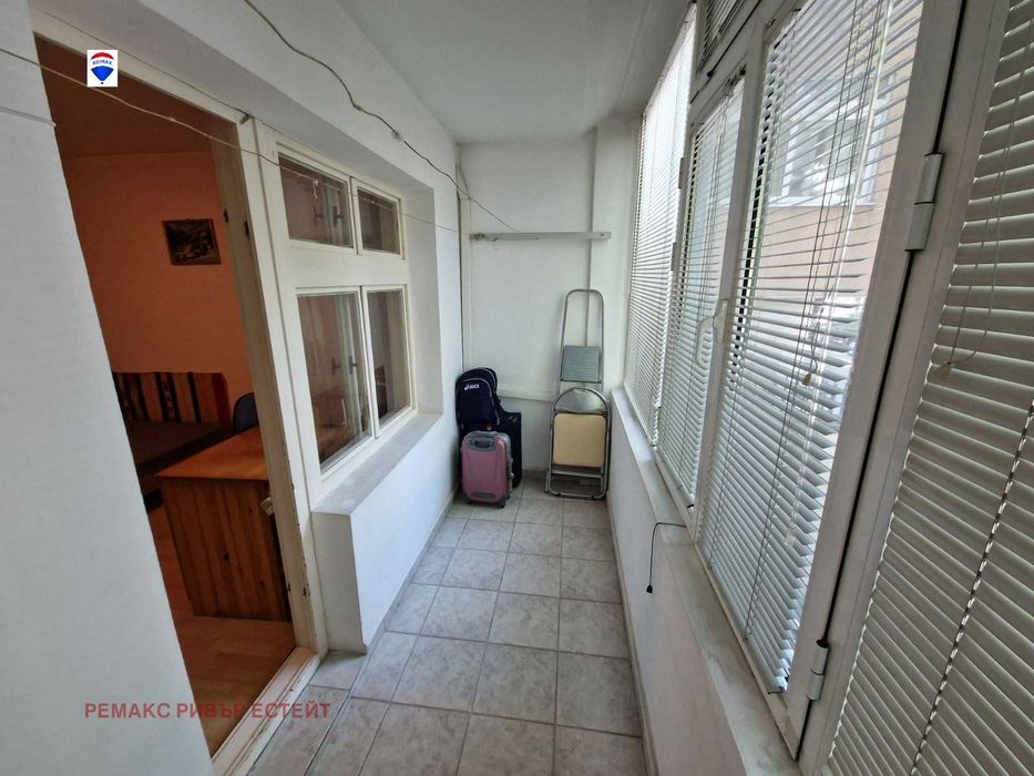 Тристаен апартамент с паркомясто и Ателие за продажба кв. Хъшове