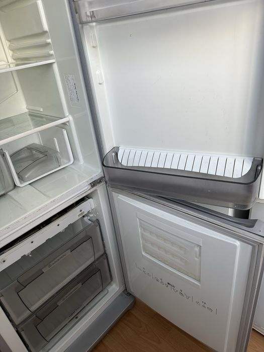 Холодильник Ariston