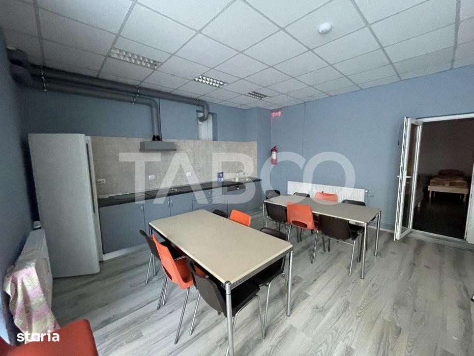 Spatiu comercial la strada 3 camere 150 mpu curte parcari Terezian