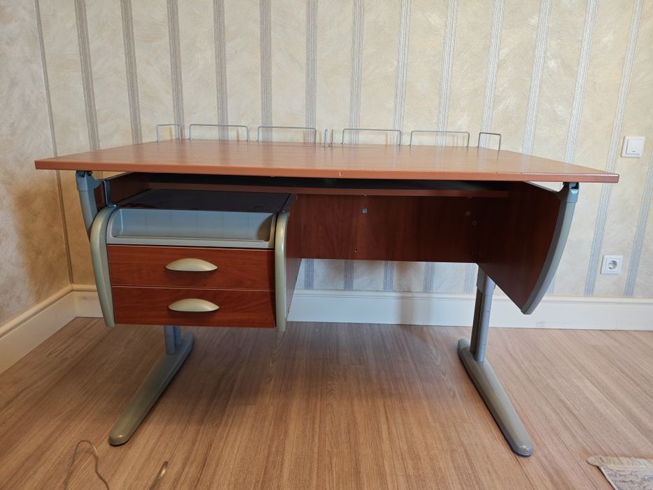 Парта регулируемая с тумбой