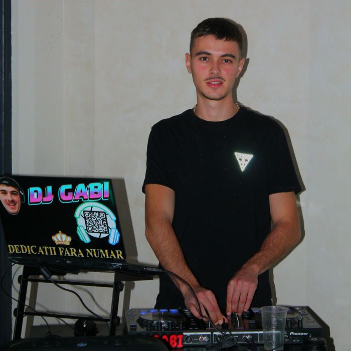 Dedicații Fara Numar Dj Eveniment Majorat Sonorizare Fotograf