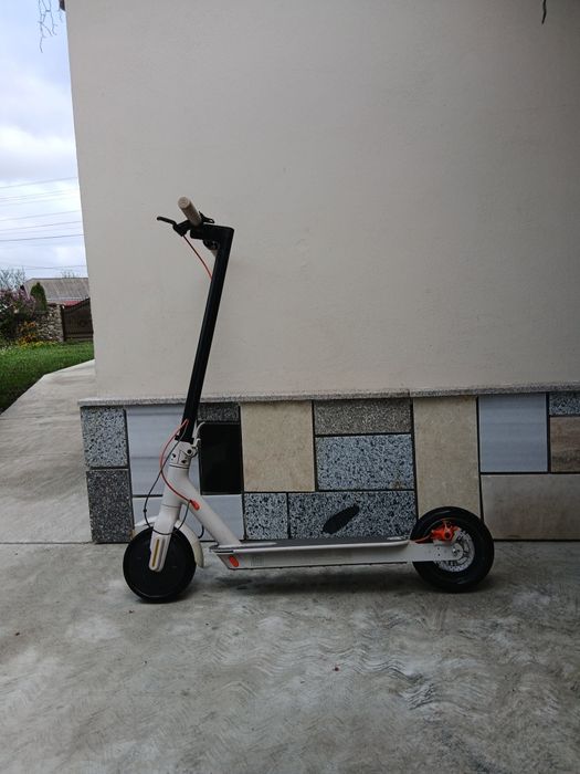 Xiaomi Mi Electric Scooter 3 – Stare Mecanică Impecabilă