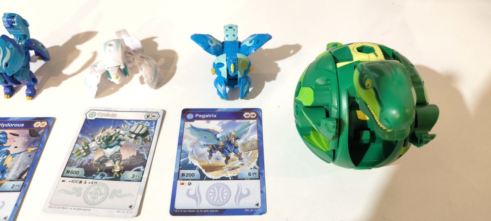 Vand set 8  jucarii Bakugan